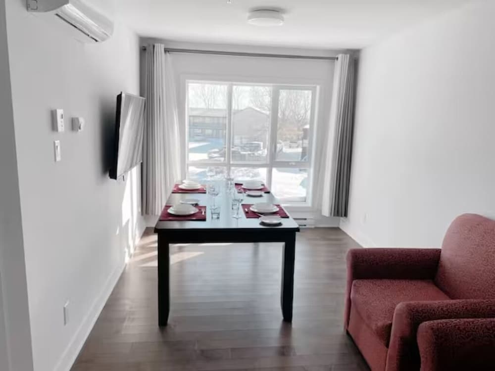 2001 Av. Beaconsfield