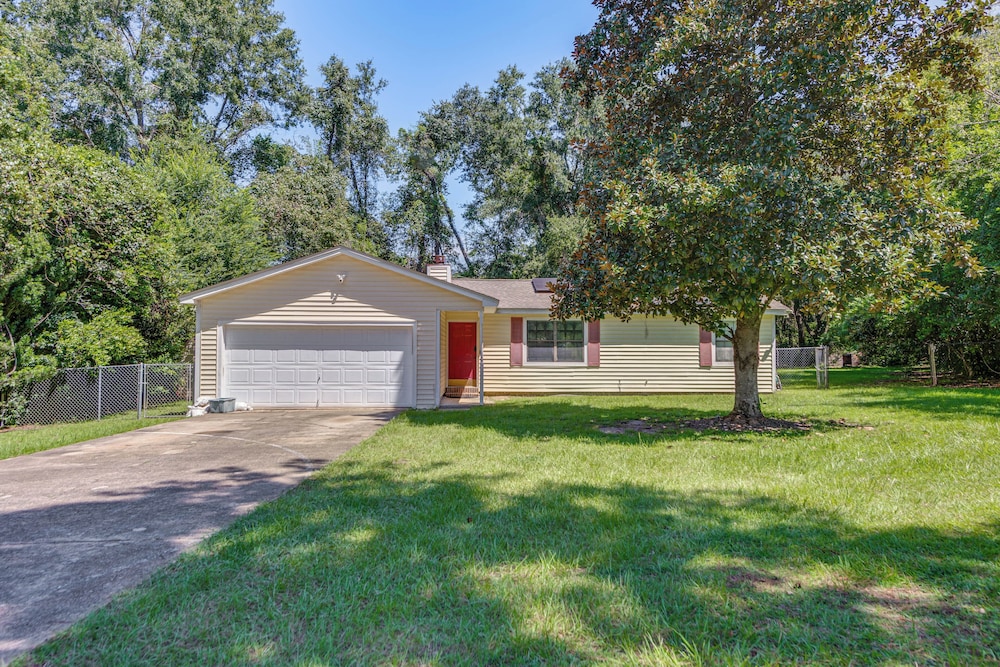 Quiet & Convenient Tallahassee Home, 4 Mi to Lake!