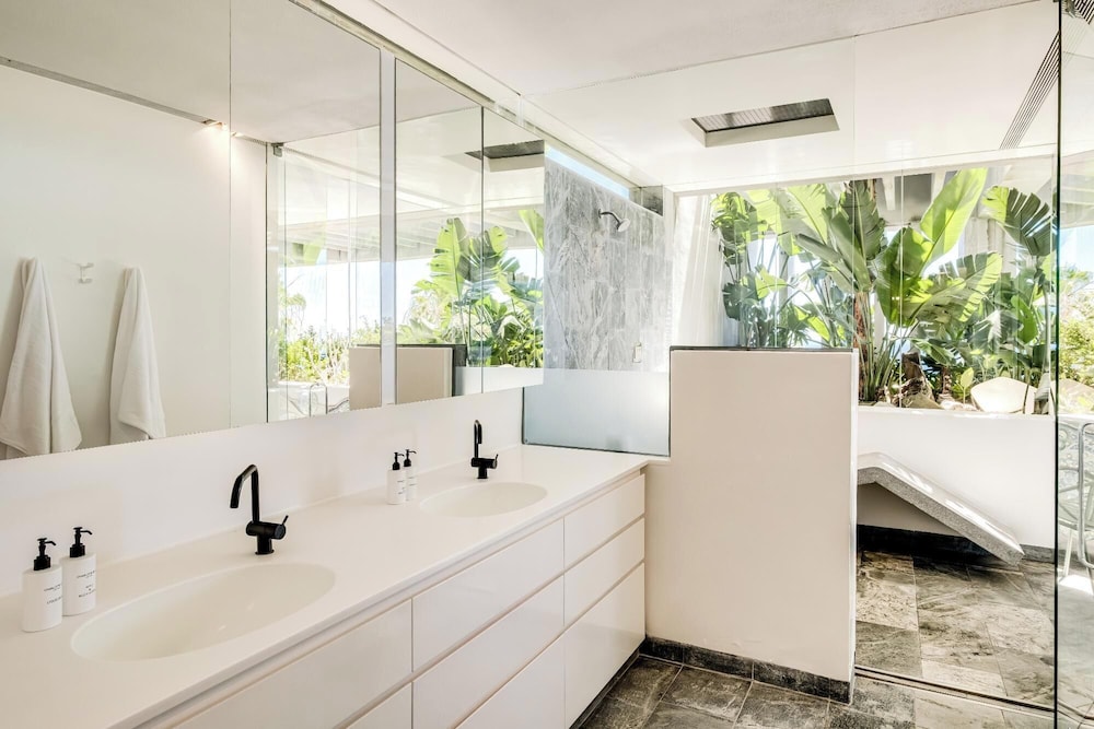 Opulent Spacious Fresnaye Sea View Leonotis Villa