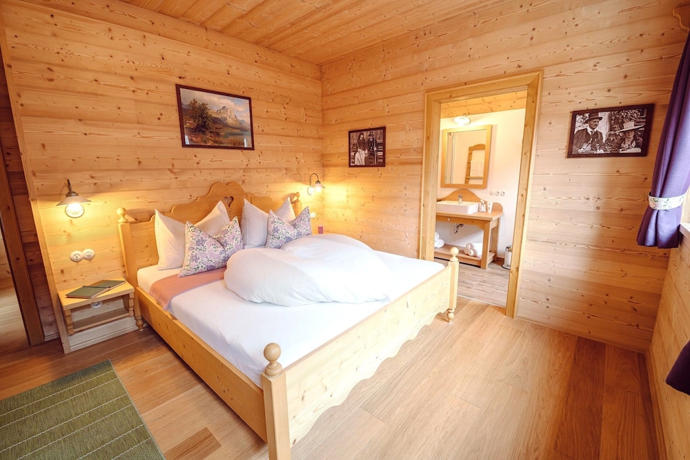 Chalet Near Grundlsee & Loser Ski Lift