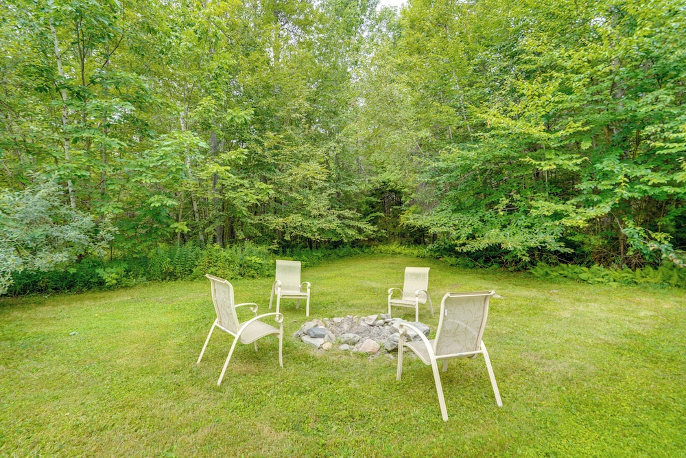 Game Room, Hot Tub! Year-round Dover Retreat
