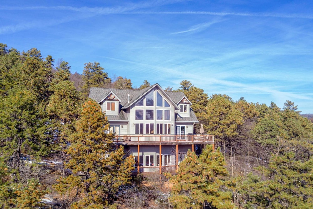 Family-friendly Massanutten Home w/ Slope Views! view 4