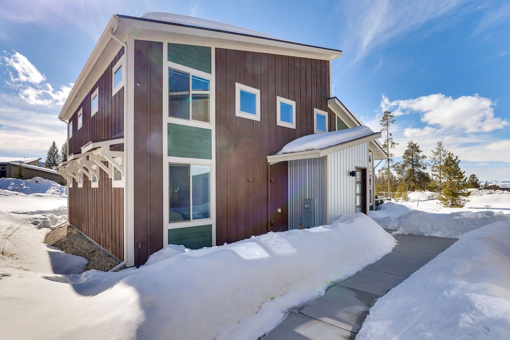 Fraser Vacation Rental - Shuttle to Winter Park!