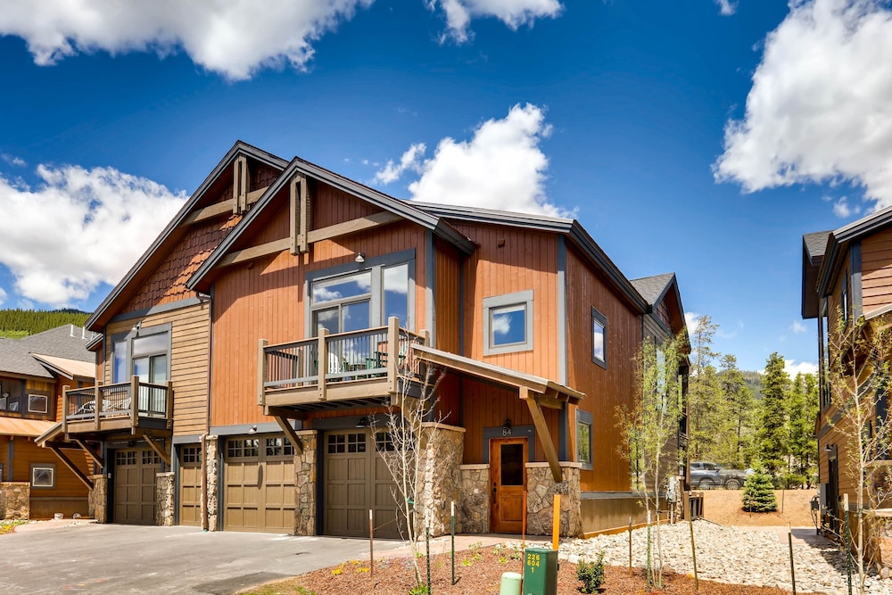 River Run Townhome RR84 - RVJR by RedAwning