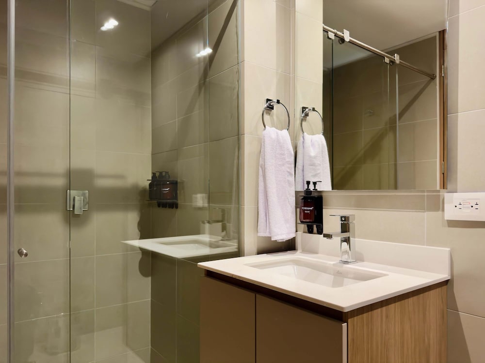 w Cozy 2BR w Balcony in Santa Barbara