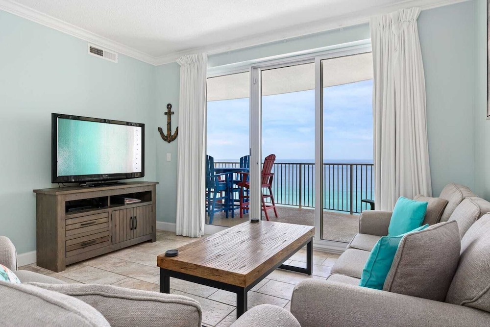Beachfront Access, 2 Pools, Beach Service w/ Chairs Emerald Isle Resort 1308