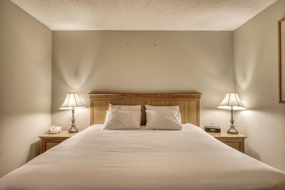 The Grand Lodge by Traverse Hospitality (No Resort Fees)