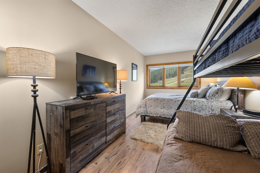 Fp300 Foxpine Inn 2 Bedroom Condo