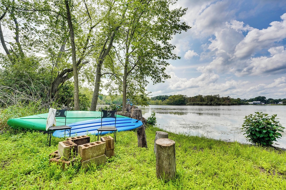 Fire Pits & Grill: Lakefront Jackson Home