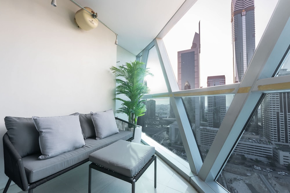 Well-furnished 3 Bedroom in Park Towers Difc