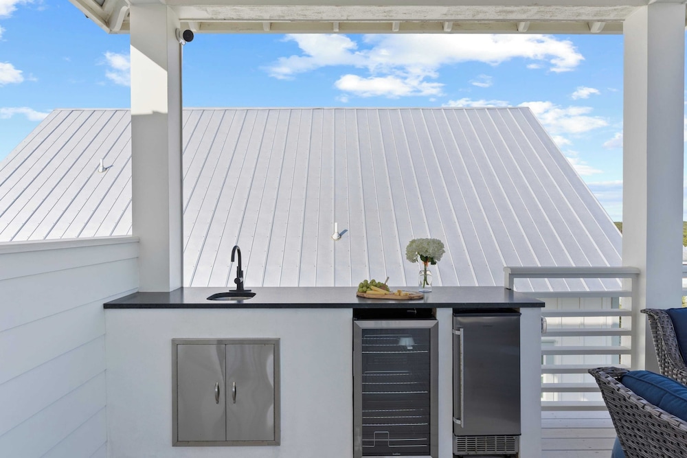Rooftop Deck w/ Views, Pool, Luxury 5bdr Resorting To Happiness by Avantstay