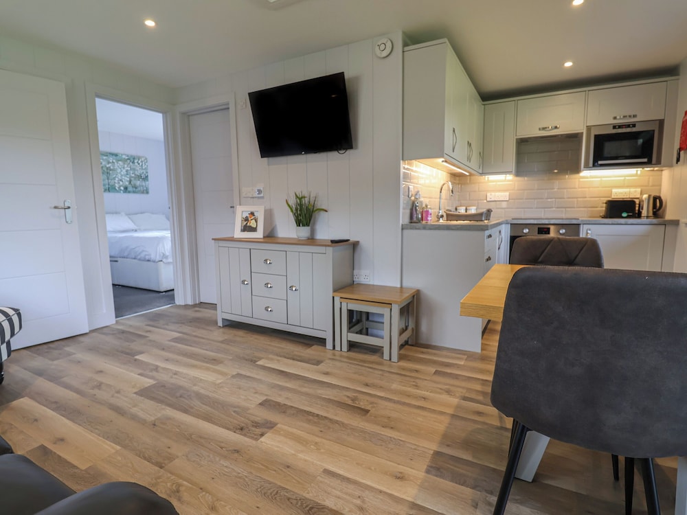 6 Pinewood Retreat