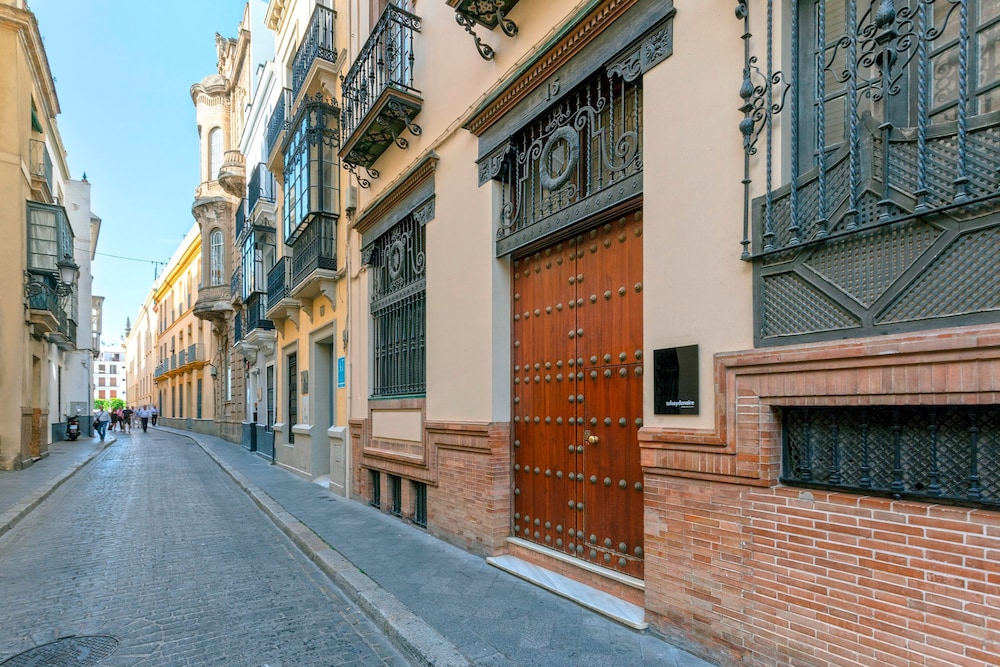 Exclusive Apartment in the Heart of Seville Tom s de Ibarra III