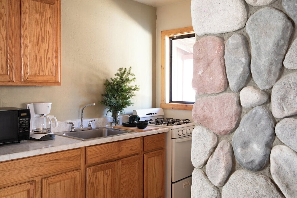 Oak Knoll Lodge