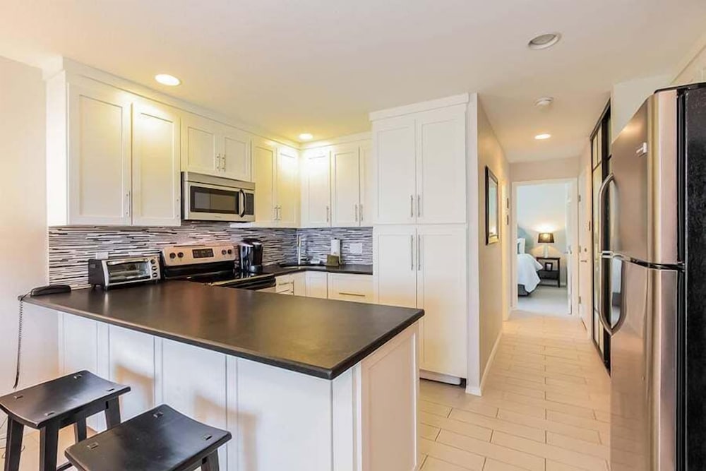 Private Ground Floor Corner Unit - AC & Hawaiian Ocean Views - Vrkcv