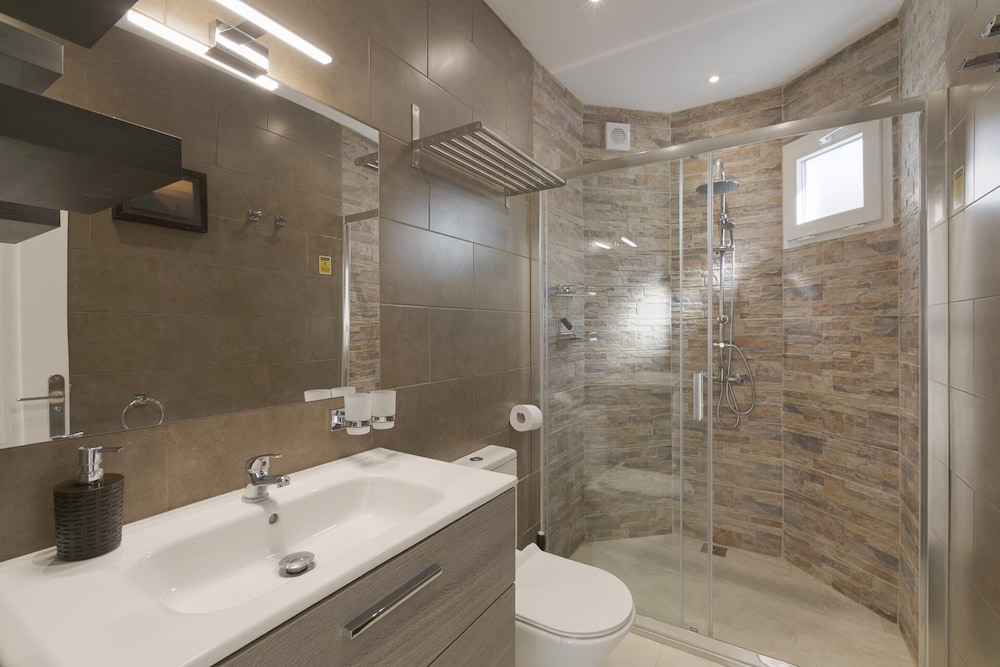 Stunning Apartment Within Villa Nr Los Cristianos