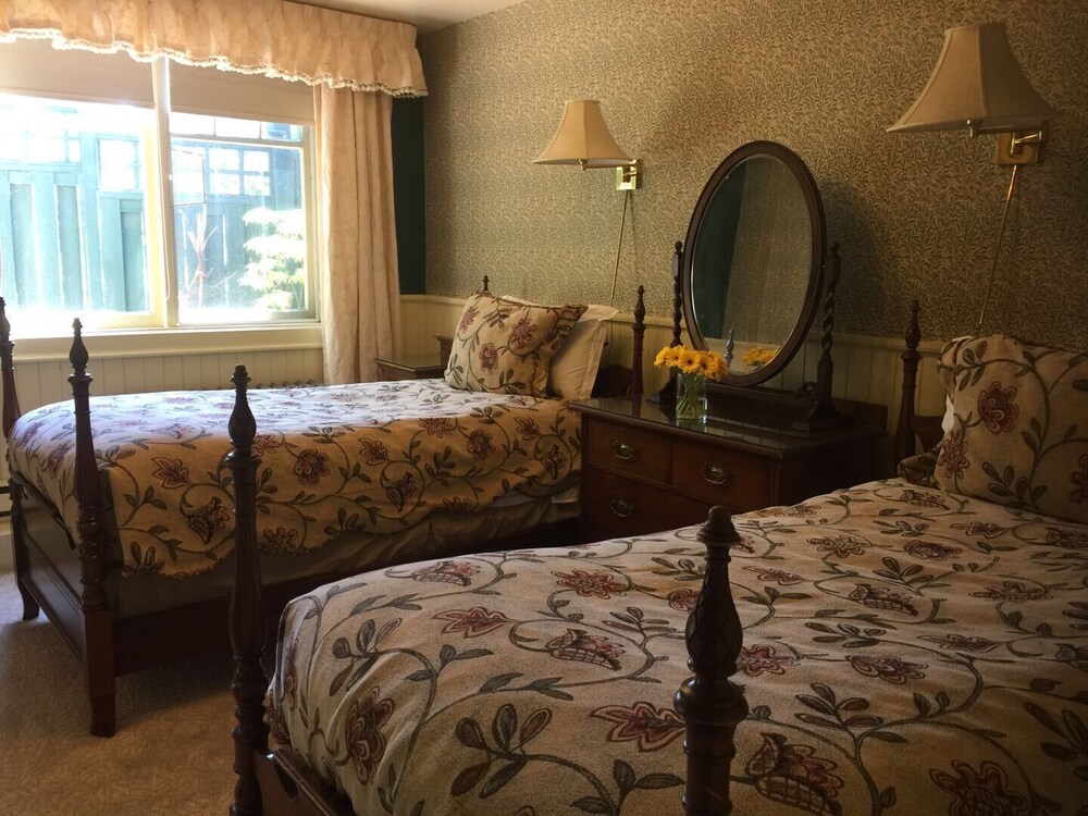 Beaconsfield Inn