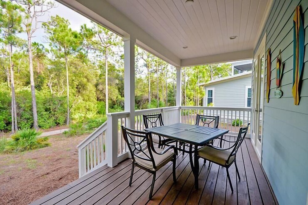WHITE SAND REUNION 5 Bedroom Holiday Home by Five Star Properties