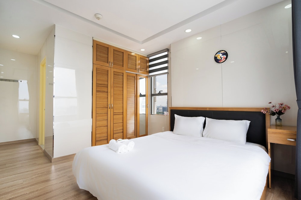 Gin House - Garden Gate APT Phu Nhuan