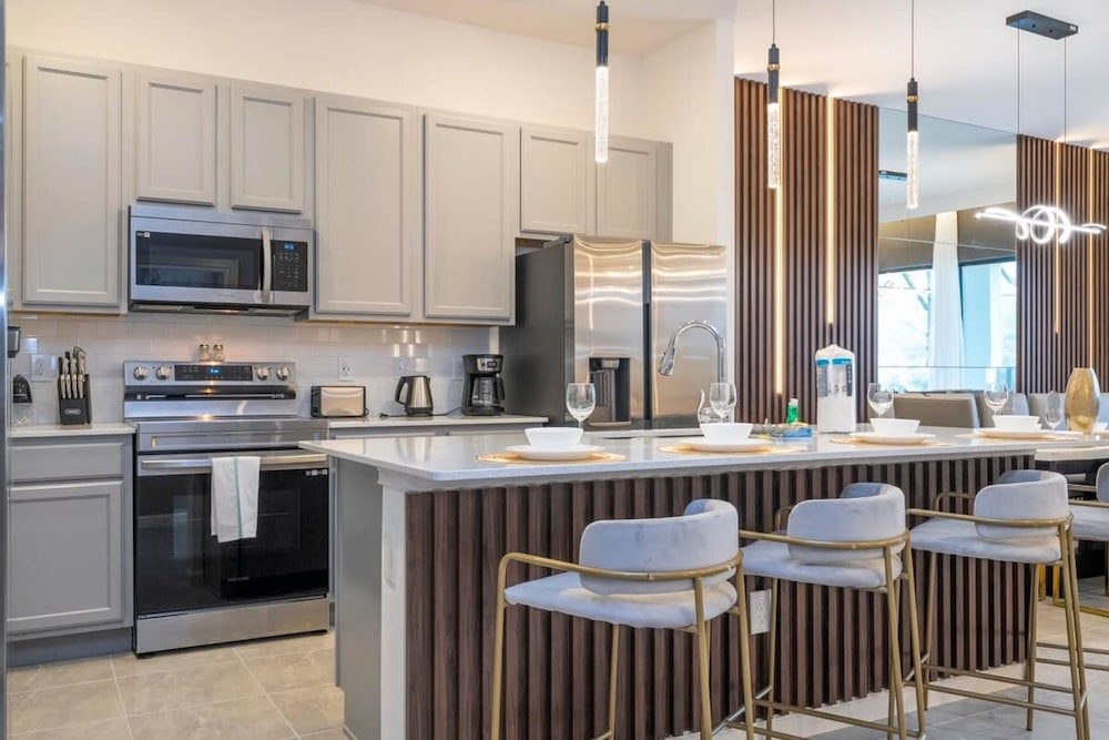 6163 Fantastic Home With 12bd