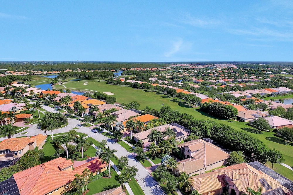 MAJ8978 4 Bedroom Holiday Home by Marco Naples Vacation Homes