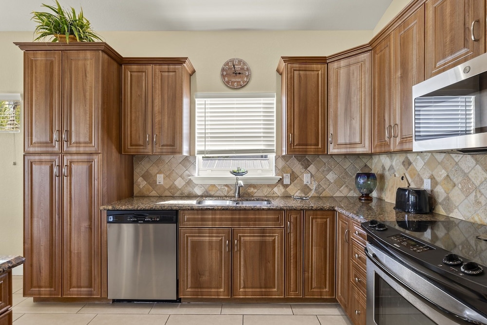 241 Oasis Pearl: 3br Pool Home! 3 Bedroom Home