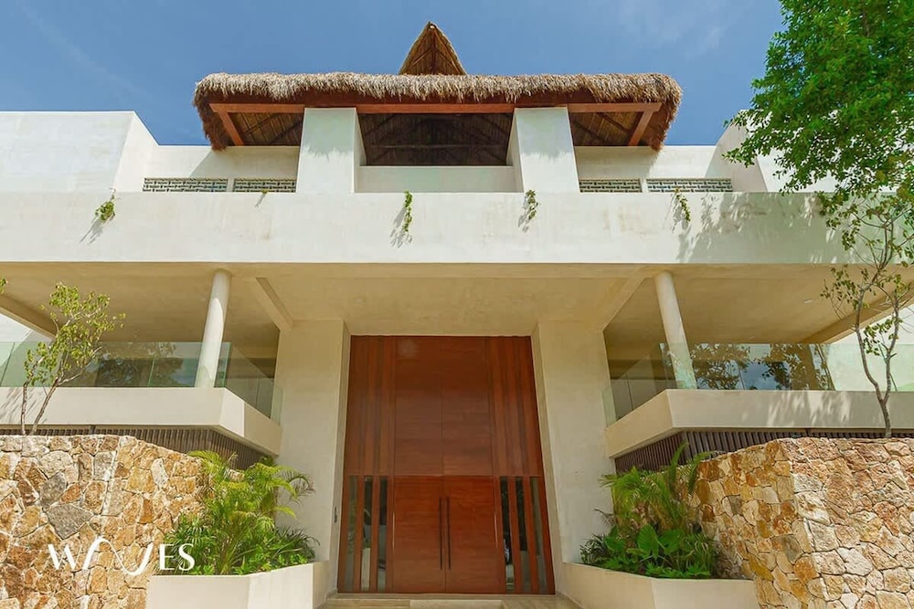 2 Br Roof w Infinity Pool Jacuzzi Spacious