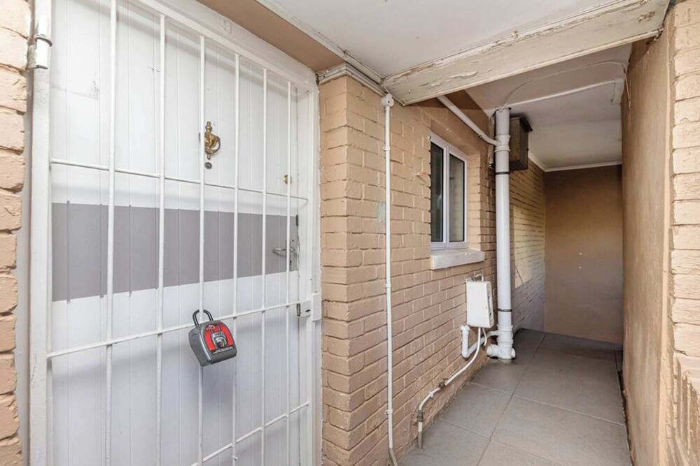 Cozy 2 Bedroom Apartment in Woodstock view 3