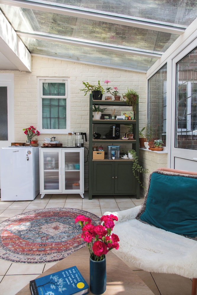 Calm Private Annex Ideal to Work, Rest & Explore