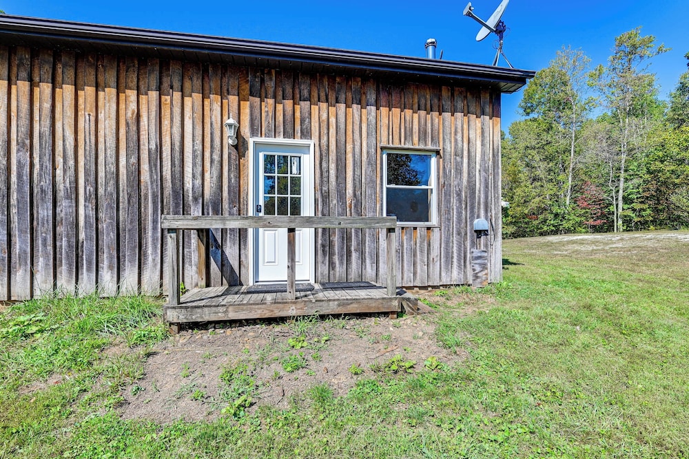 Ohio Hunters Cabin w/ Pond Access: Pets Welcome!