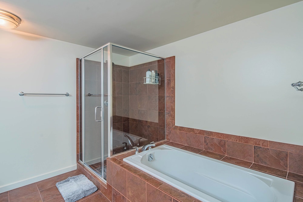 ROVE LIVING/KL - 44 Monroe