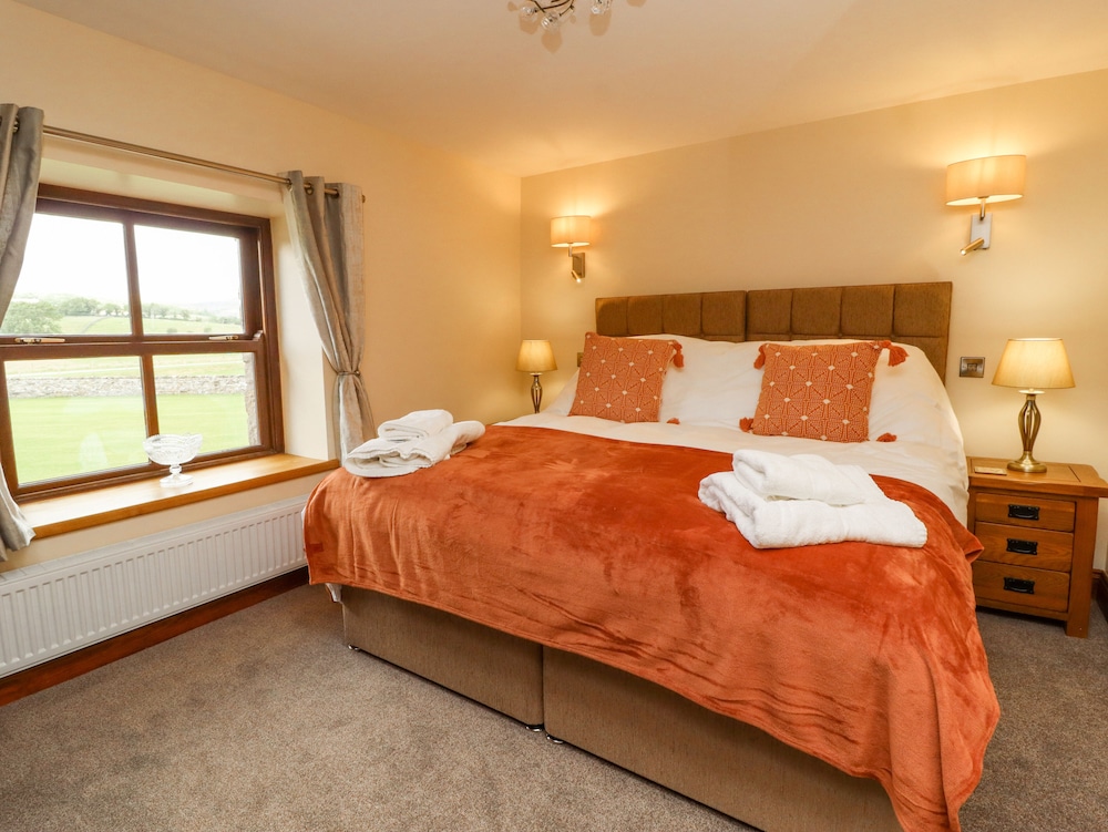 Orcaber Farmhouse