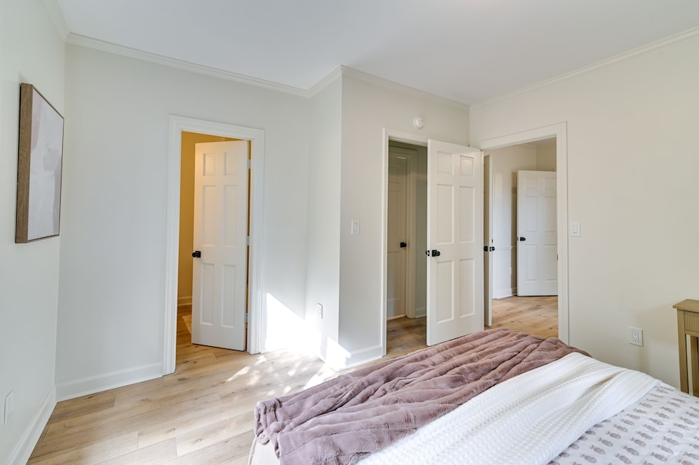 Oxford Vacations - Centrally Located Home Steps to Oxford Square! - Property Image 26