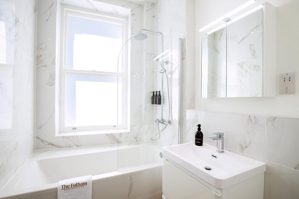 Stylish Chelsea Escape With Private Outdoor Oasis!