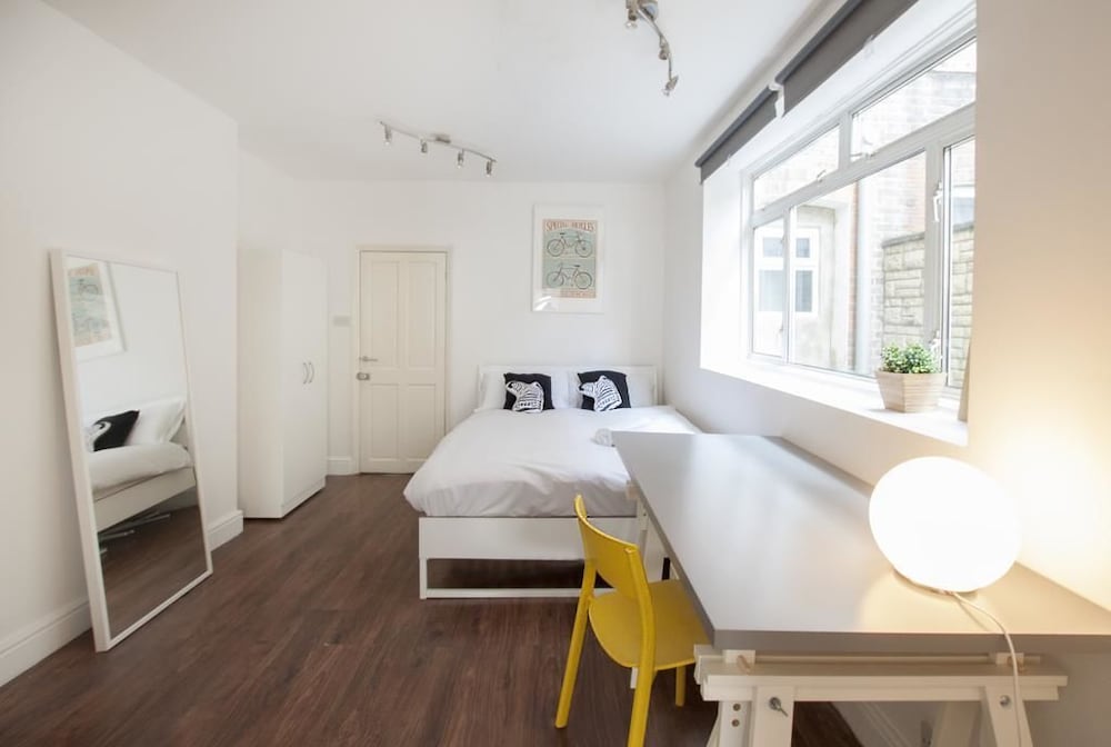 Wimbledon South by Allô Housing