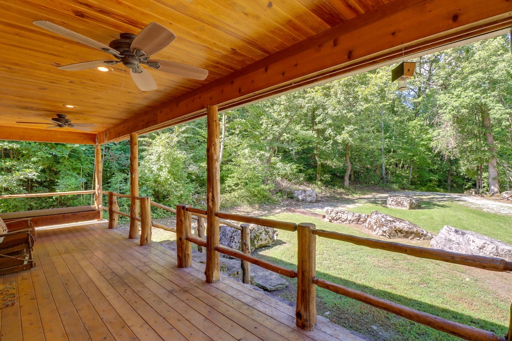 Romantic Mountain View Cabin Rental Near Downtown! view 3