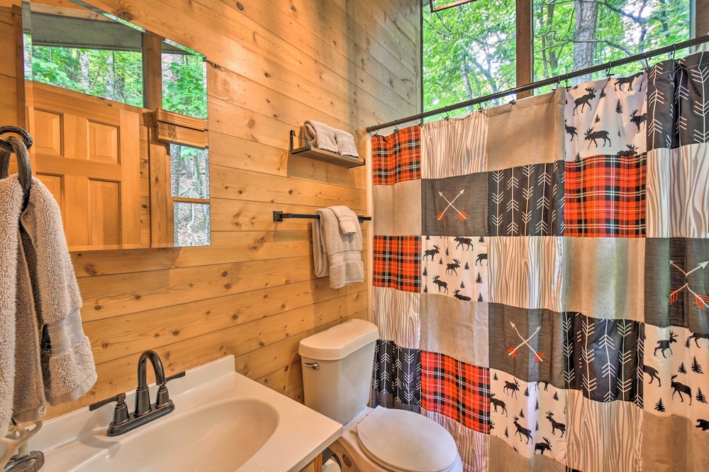 Lakefront Glass House Cabin w/ Mountain Views!