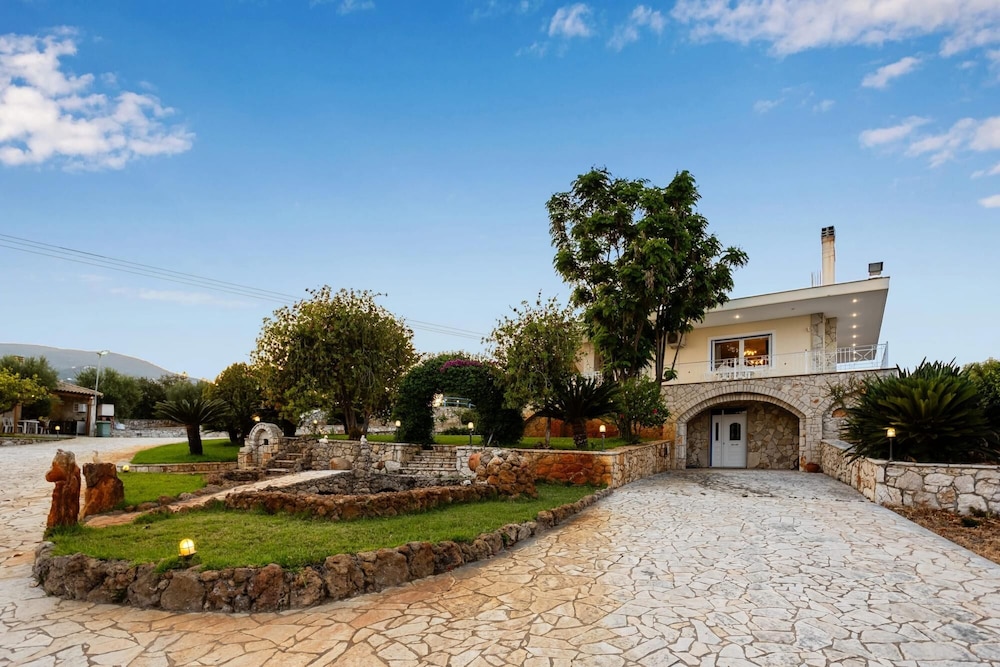 Chelonaria Garden Getaway - Coastal Sea Serenity view 3