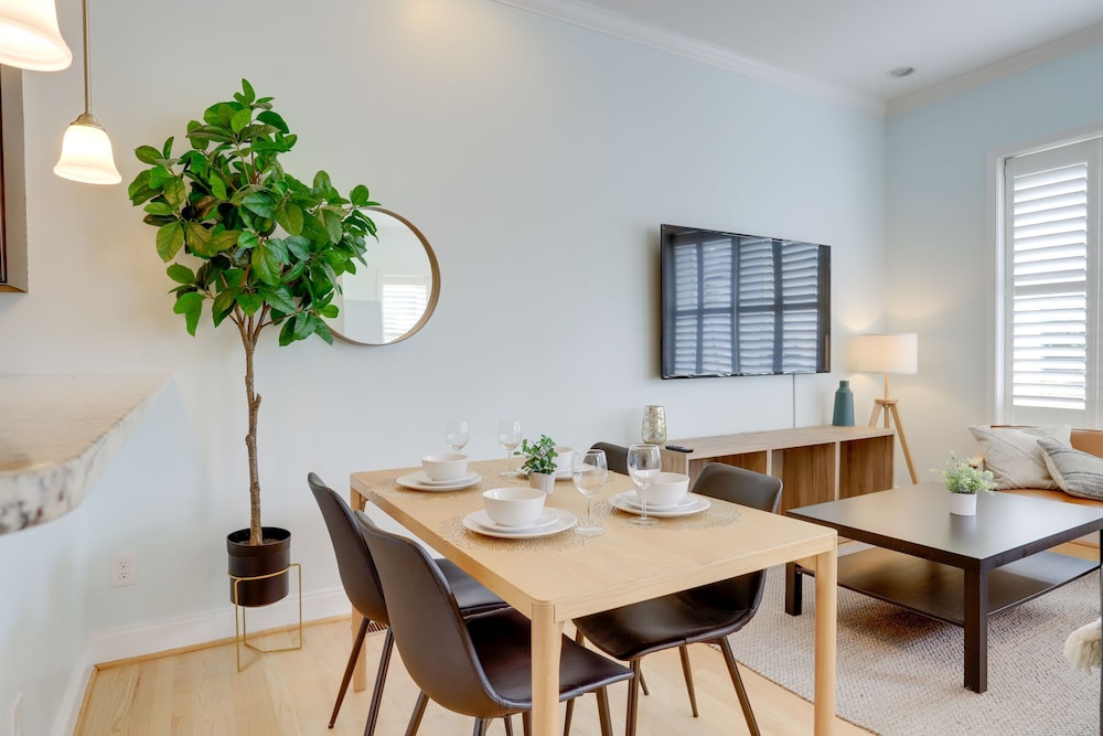 Exquisite 1 BR Apartment at Alexandria view 3