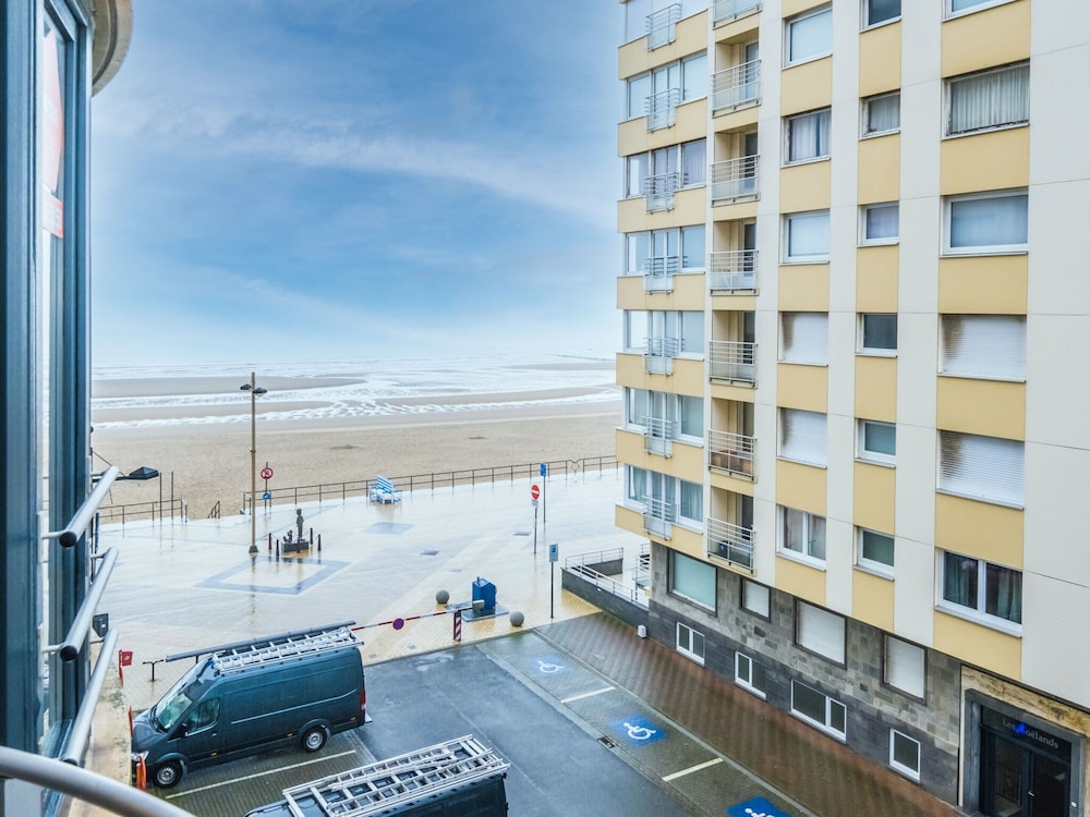 Well-maintained Apartment With sea View