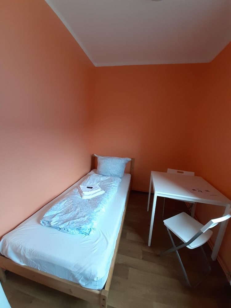 2-Rent Group Hostel Rooms&Apartments TUB19A
