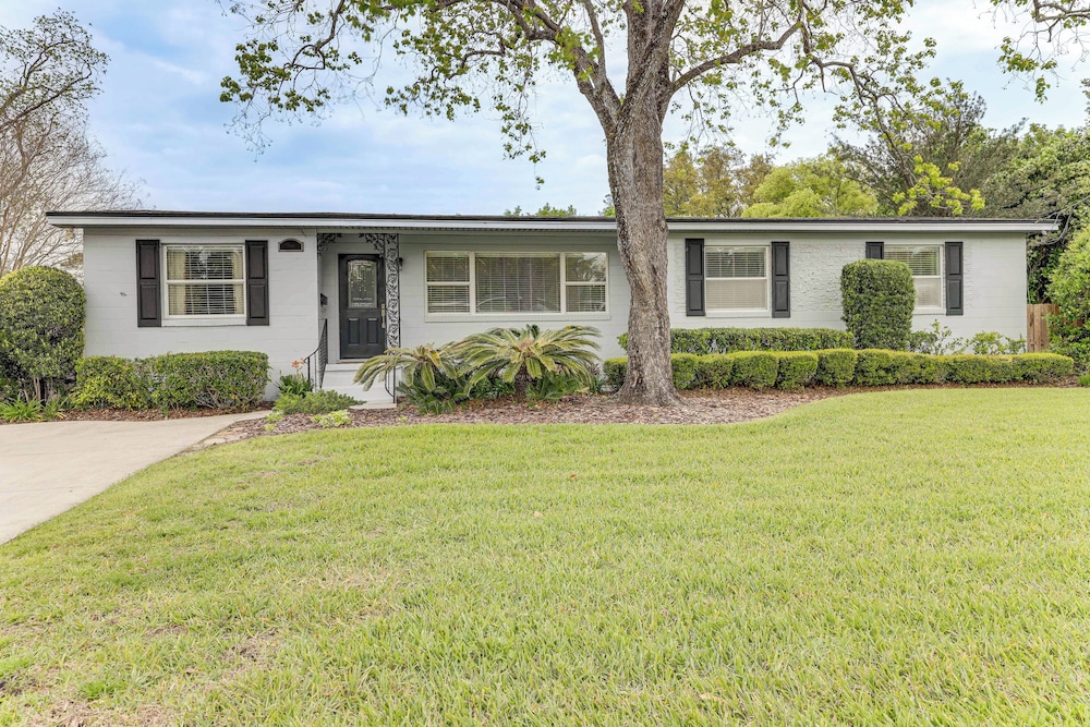 Family Home 5 Mi to Riverwalk & Jaguars Games!