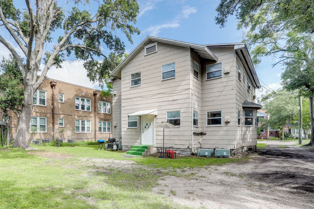 Steps to Food & Shops: Cozy Condo in Jacksonville!