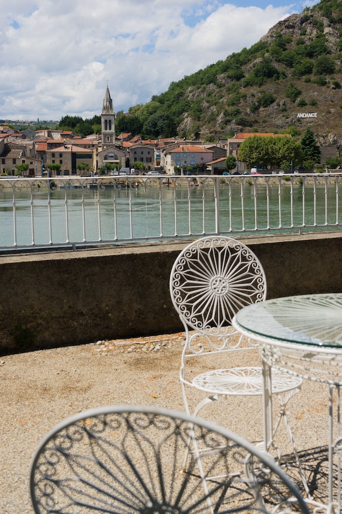 Villa Rhôna