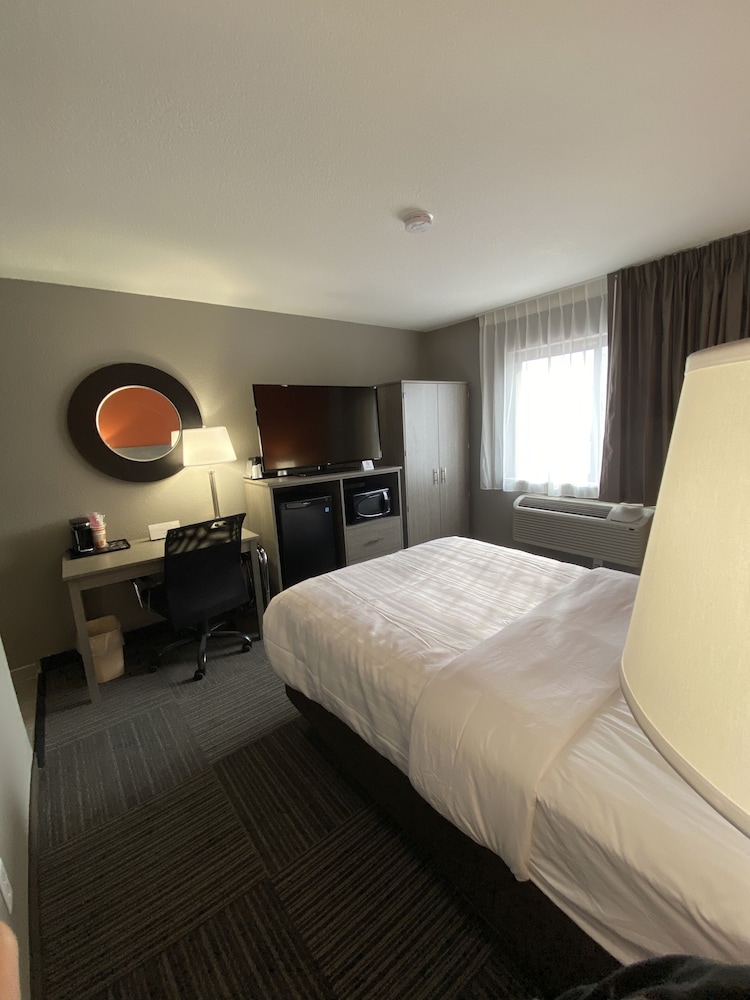 Quality Inn & Suites Hammond Near I-8090