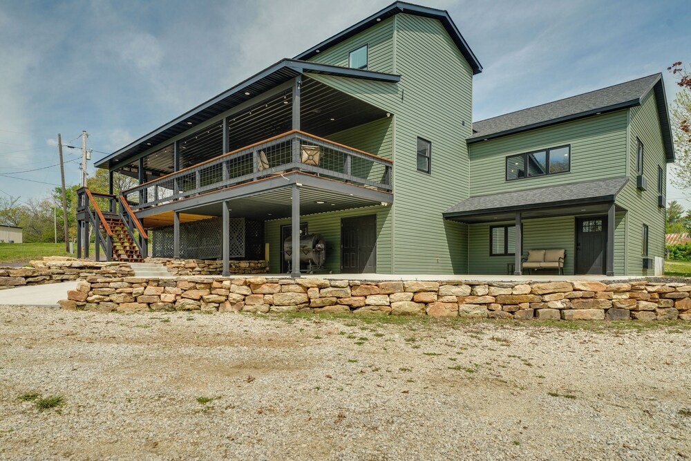 Studio Stay w/ Deck in Missouri Wine Country