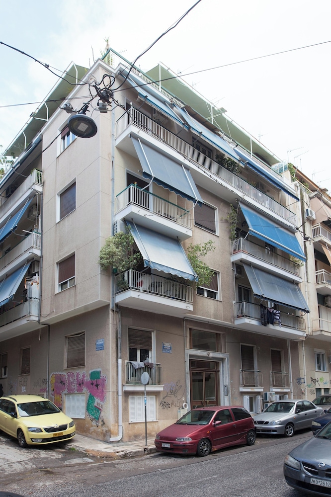 Cozy 1 Bd Getaway Apt in Lively Kipseli