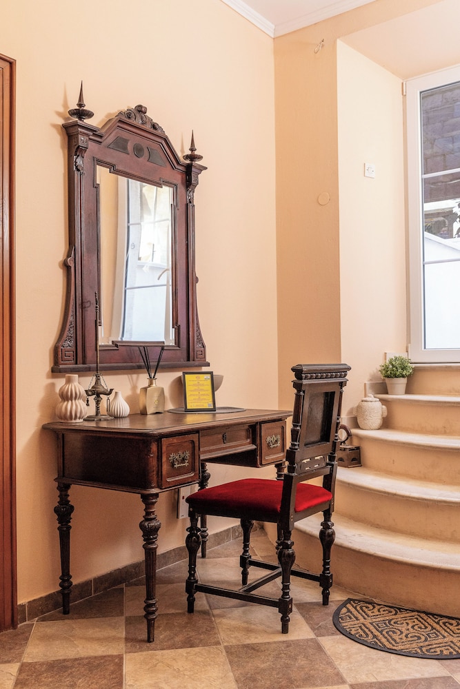 Antaeus Residence