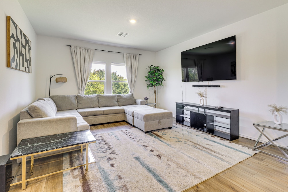 6 Mi to Mckinney Falls: Spacious Home w/ Game Room