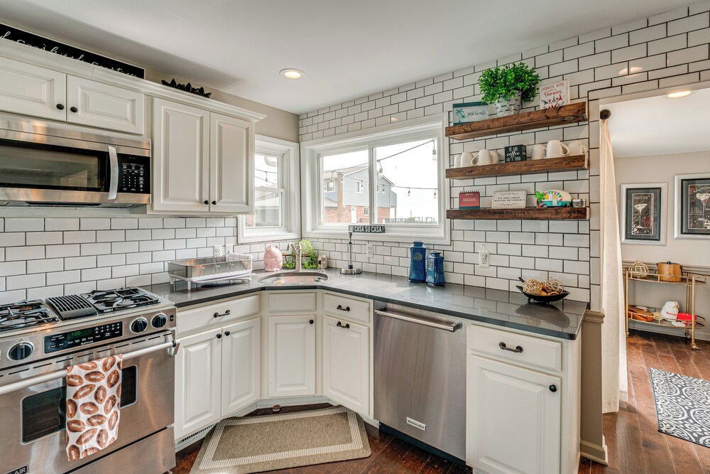 Canal-front St Clair Shores Home: 2 Mi to Dtwn